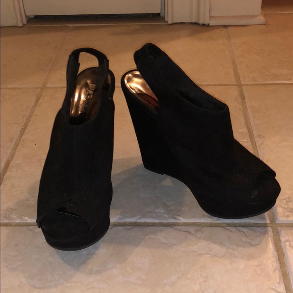 Black Wedges